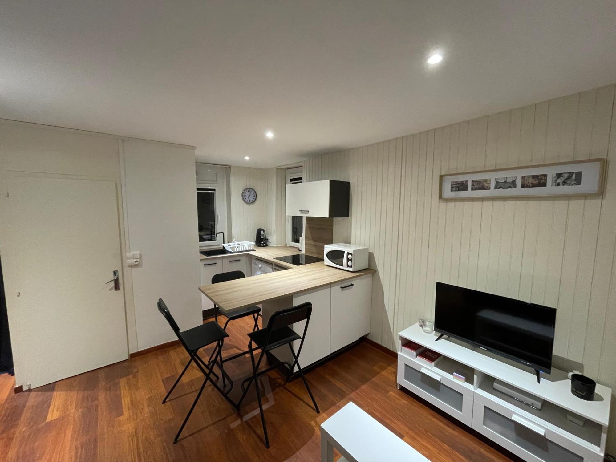 Charmant Studio En Plein Coeur De Chambéry Zewnętrze zdjęcie